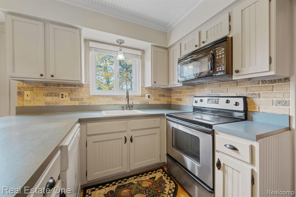 6055 PORTERIDGE Lane, Canton, MI 48187 — Photo 8