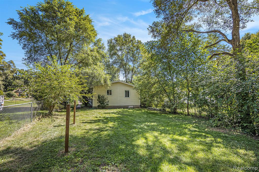 5355 Lake Grove Drive, White Lake, MI 48383 — Photo 27
