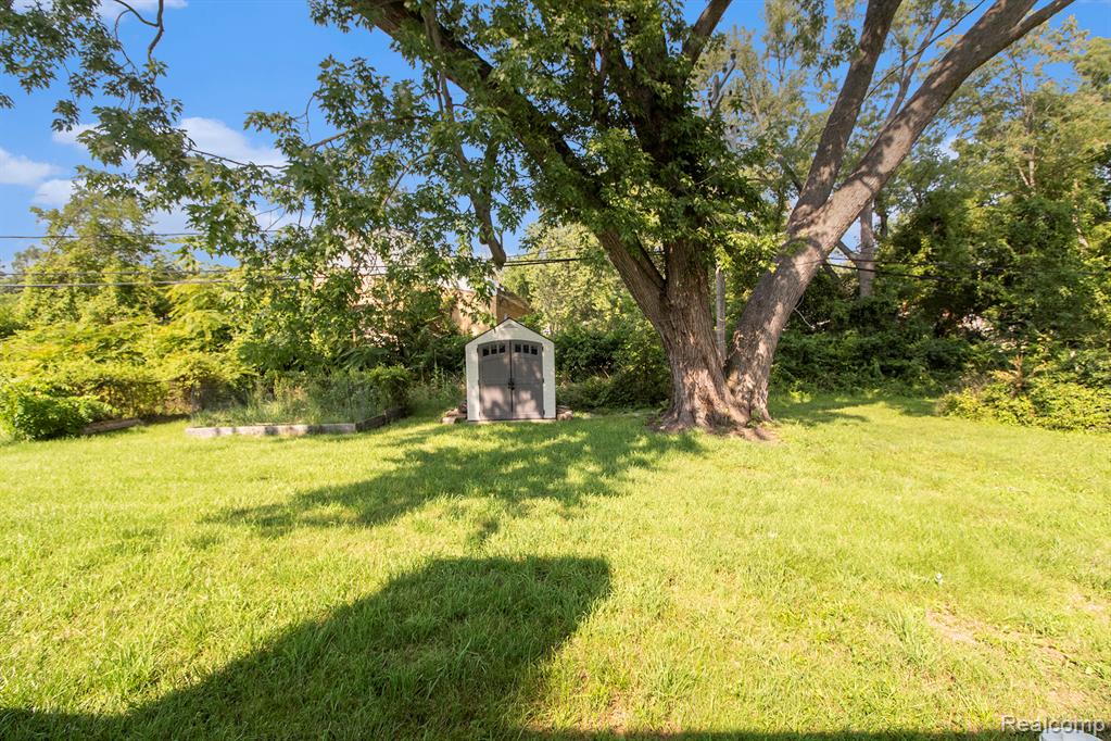 15487 Greydale Street, Detroit, MI 48223 — Photo 33