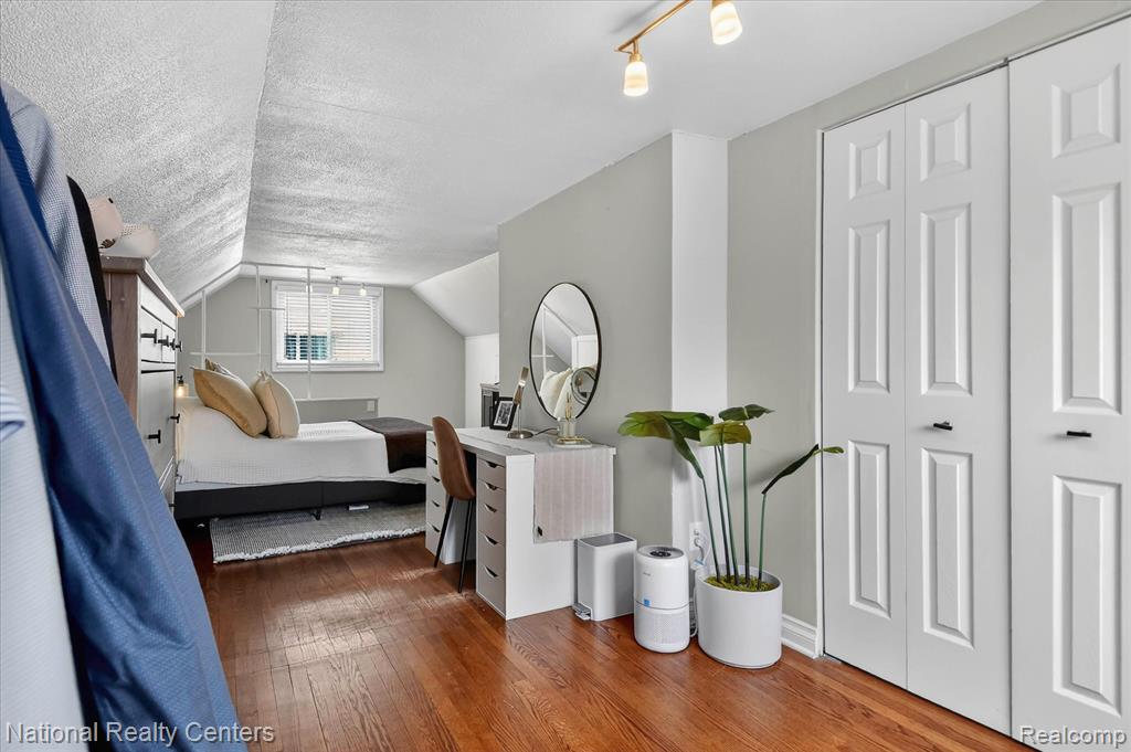 957 E Dallas Avenue, Madison Heights, MI 48071 — Photo 20