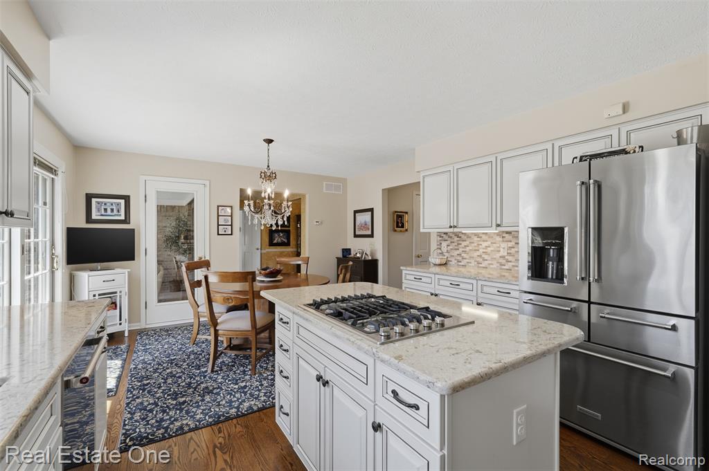 6514 Mountview Court, Brighton, MI 48116 — Photo 7