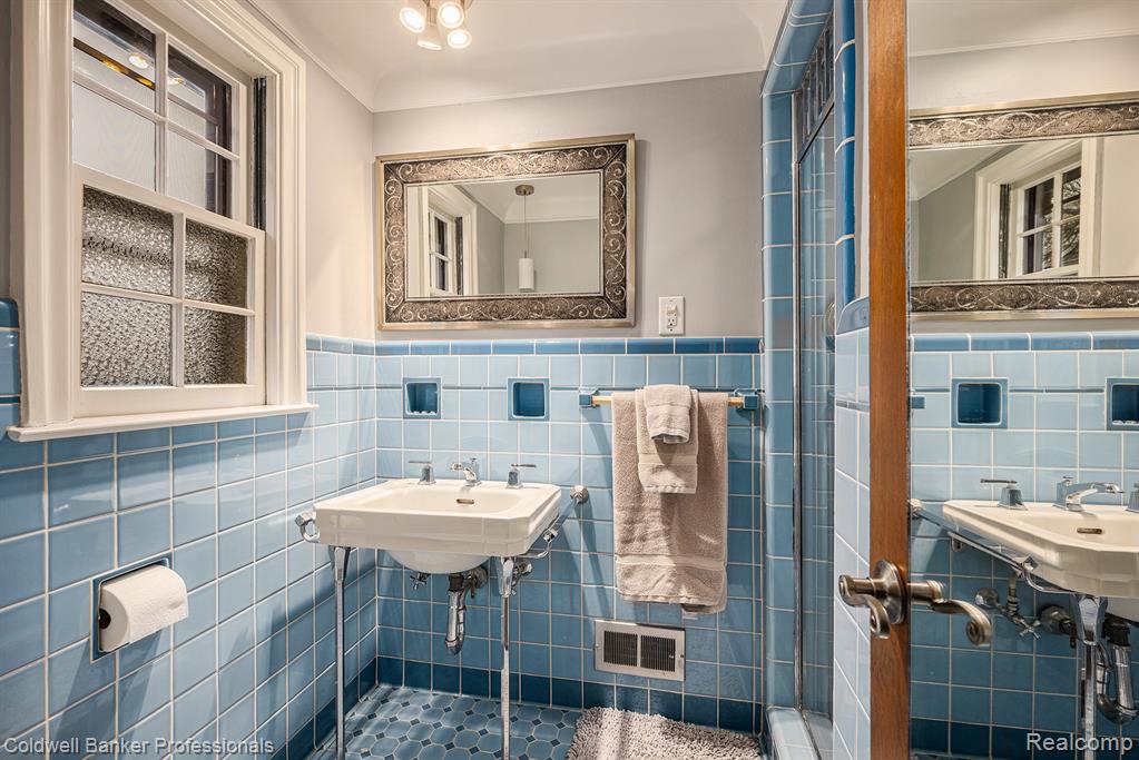 1358 Harvard Road, Grosse Pointe Park, MI 48230 — Photo 26