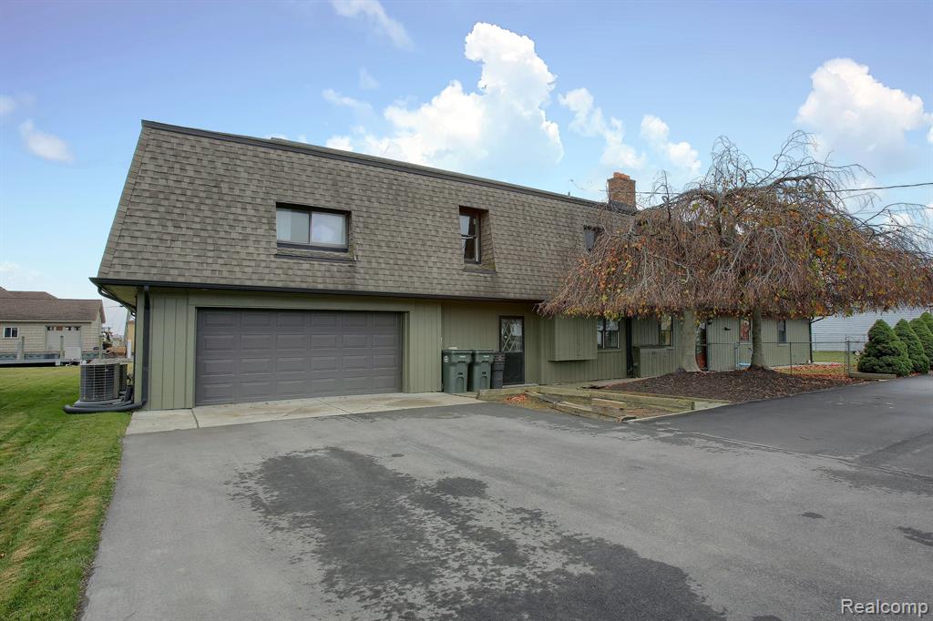 46070 EDGEWATER Drive, Chesterfield, MI, 48047