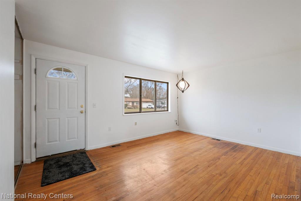 5691 Lake Grove Drive, White Lake, MI 48383 — Photo 8