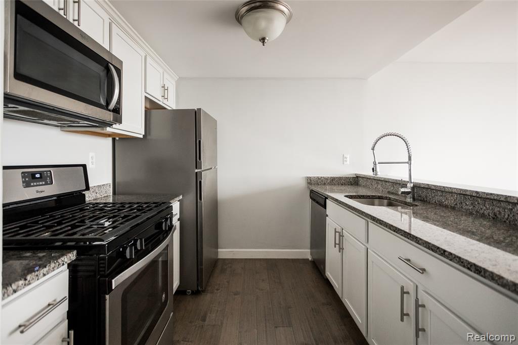 250 E Harbortown Drive - Photo 3