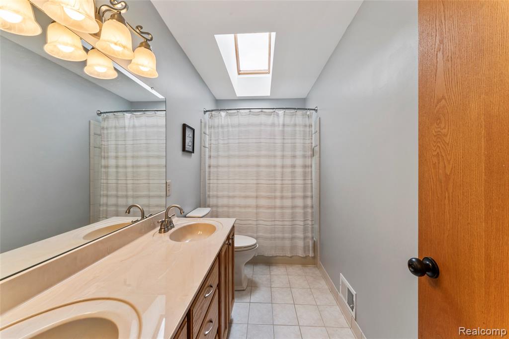 6541 E Ridge Court, Brighton, MI 48116 — Photo 35