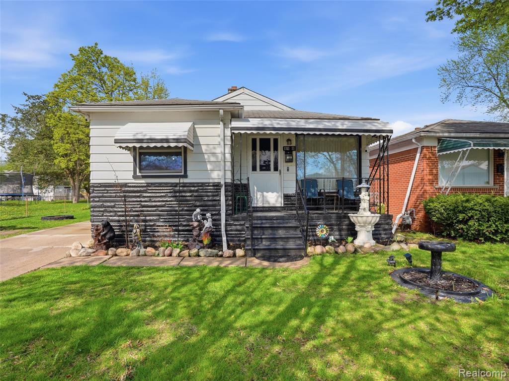 2112 Reo Avenue, Lincoln Park, MI 48146 — front exterior
