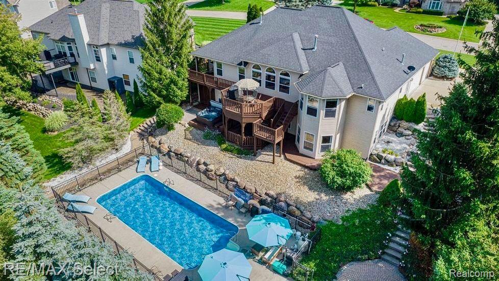 4392 OAK TREE Trail, Fenton, MI 48430 — Photo 2