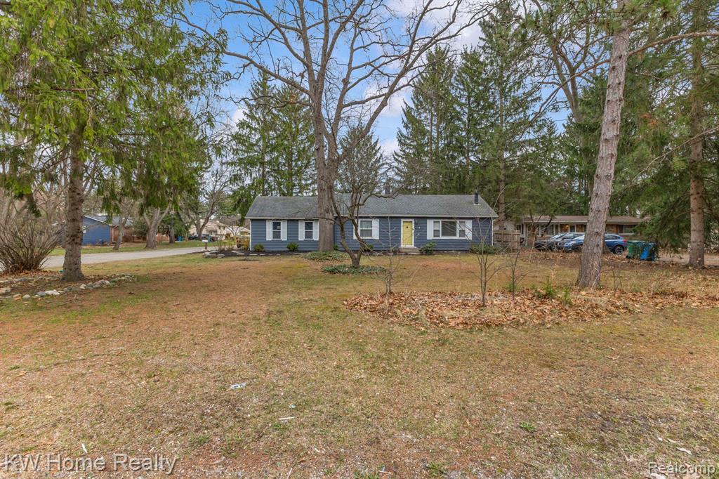 4215 Newton Road, Commerce Twp, MI 48390 — Photo 4