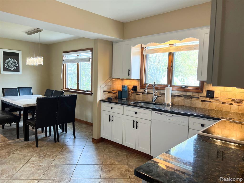 1198 KNIGHTSBRIDGE Road, Canton, MI 48187 — Photo 2