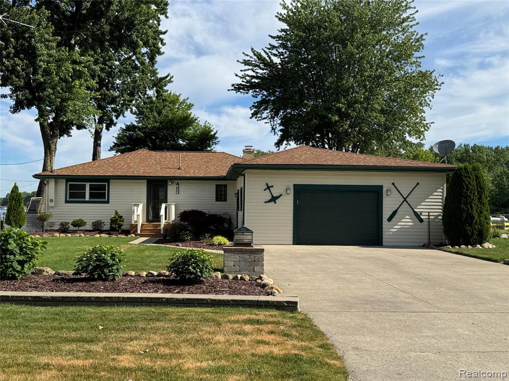 3138 Ponemah Drive, Fenton, MI 48430