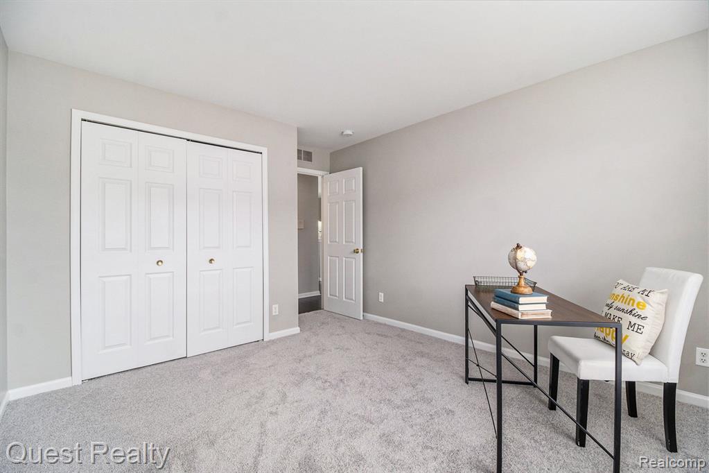 1895 FLAGSTONE Circle, Rochester, MI 48307 — Photo 16