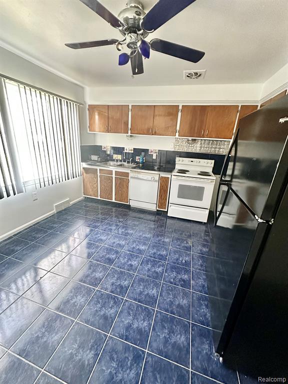 590 W HILDALE Avenue, Highland Park, MI 48203 — Photo 17