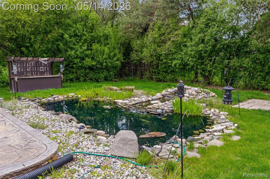 27526 Bridle Hills Drive, Farmington, MI 48336 — Photo 34