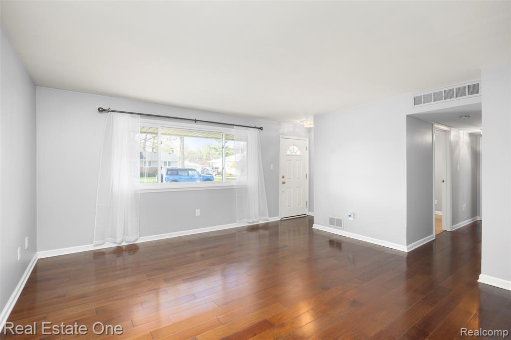 28612 Donnelly Street, Garden City, MI — Photo 4