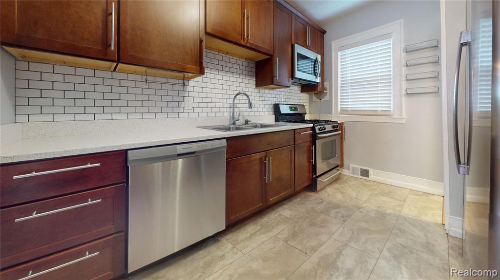 940 N Pleasant Street, Royal Oak, MI 48067 — Photo 3