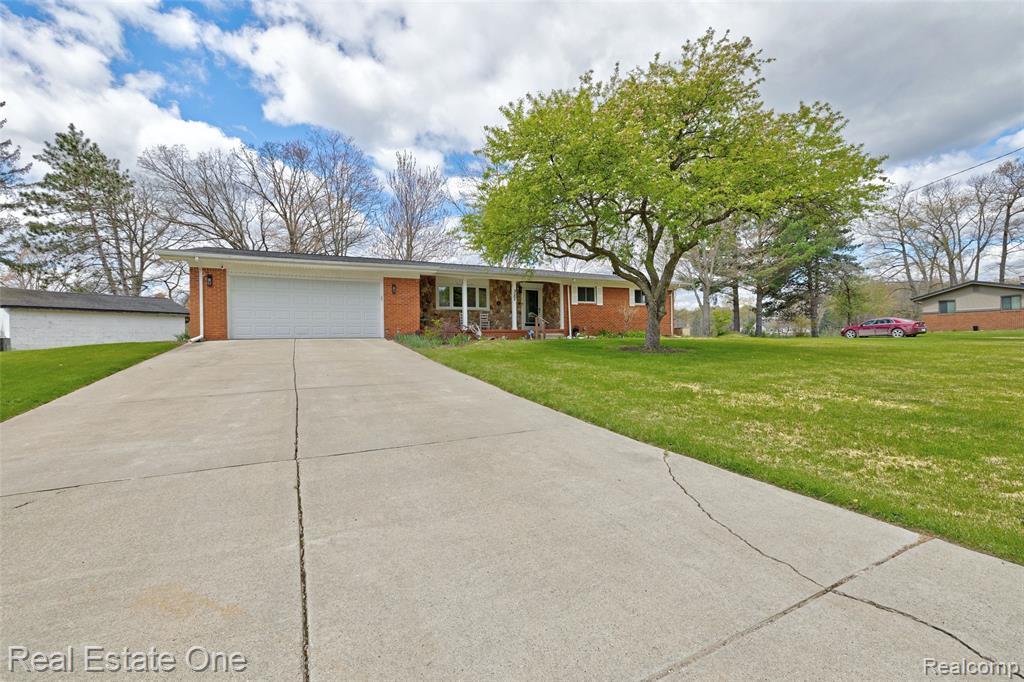 327 Coats Road, Lake Orion, MI 48362 — Photo 4