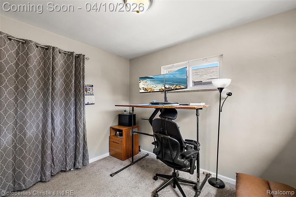24658 Roanoke Avenue, Oak Park, MI 48237 — Photo 25