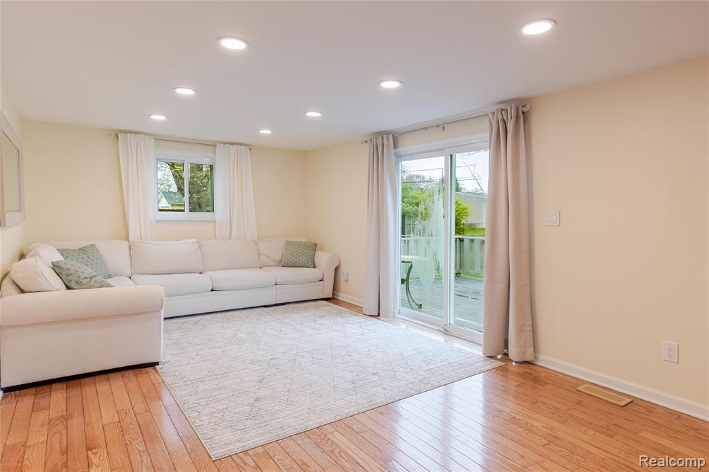 39832 Parklawn Drive, Sterling Heights, MI 48313 — Photo 14