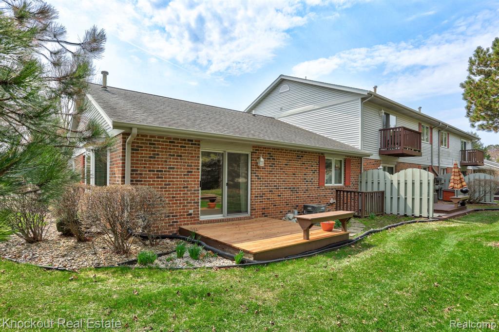 2 Wilshire Drive, Frankenmuth, MI 48734 — Photo 33