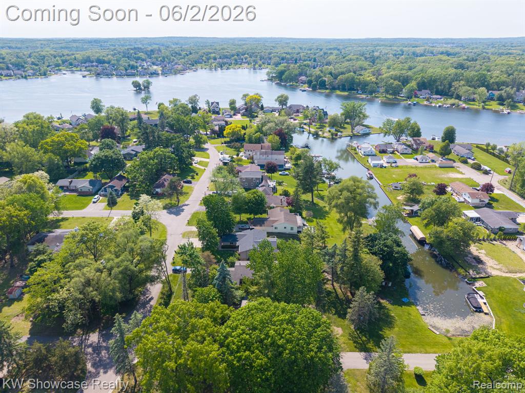 820 Clara Street, Commerce Twp, MI 48390 — Photo 6
