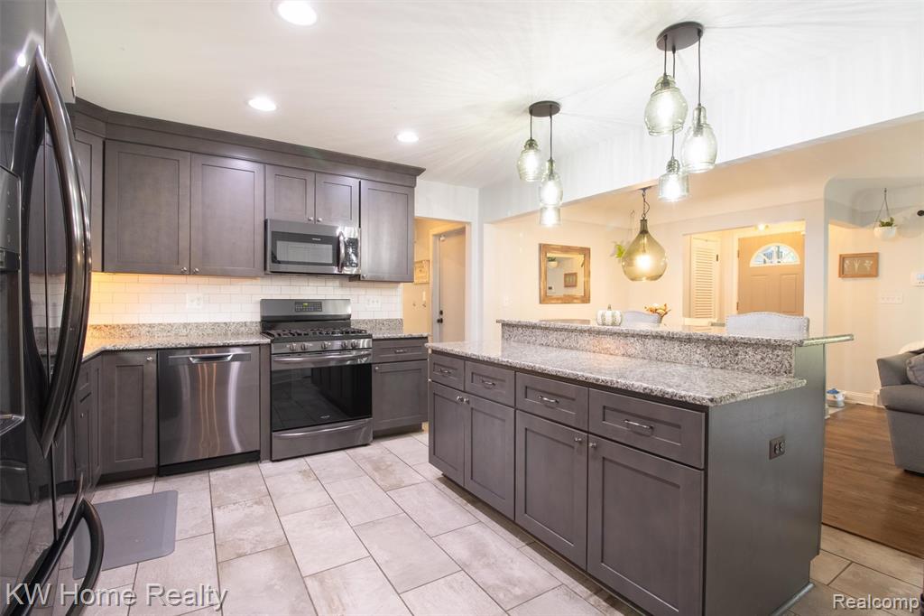 8648 Golfside Drive, Commerce Twp, MI 48382 — Photo 8