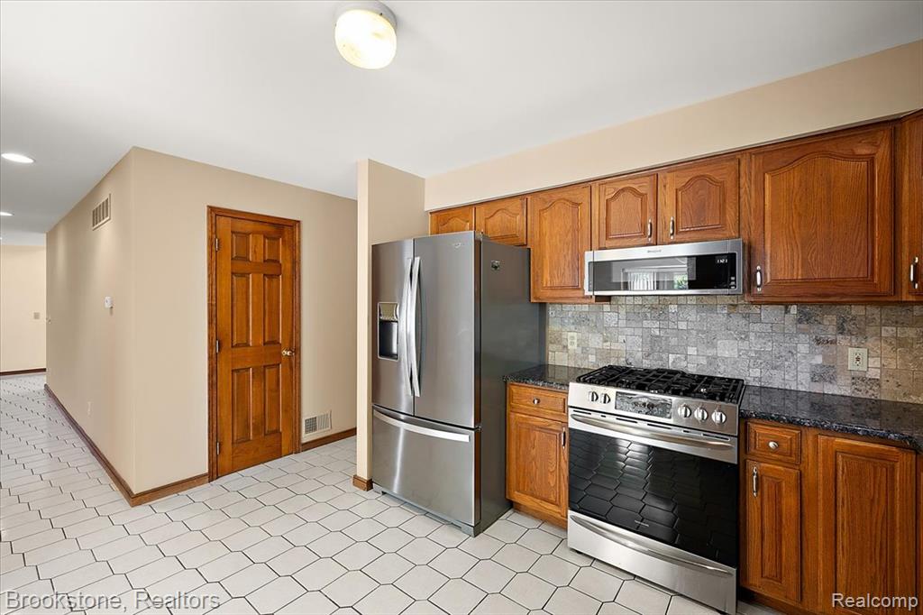 49650 Card Road, Macomb, MI 48044 — Photo 36