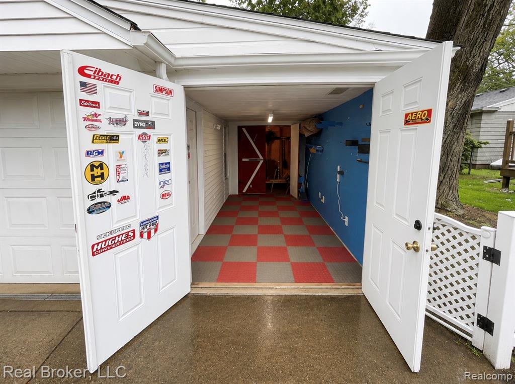 603 Vernier Road, Grosse Pointe Woods, MI 48236 — Photo 27