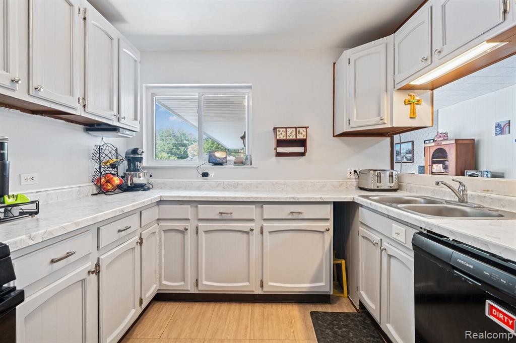 972 N ESPLANADE Street, Mount Clemens, MI 48043 — Photo 10