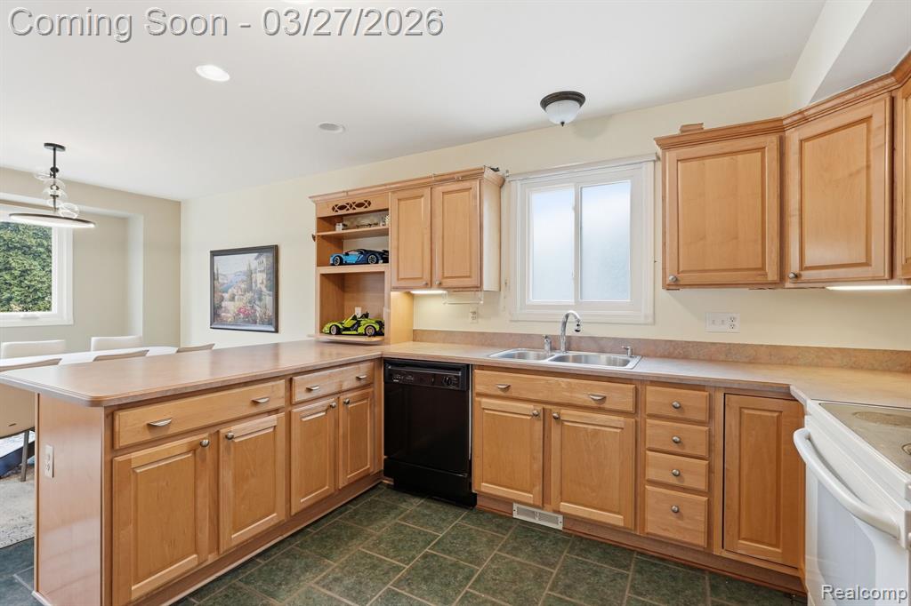 22432 Pointe Drive, Saint Clair Shores, MI 48081 — Photo 8