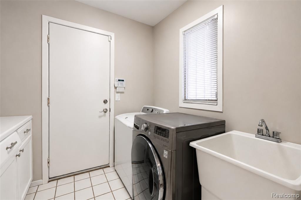 37520 Amber Drive, Farmington Hills, MI 48331 — Photo 25