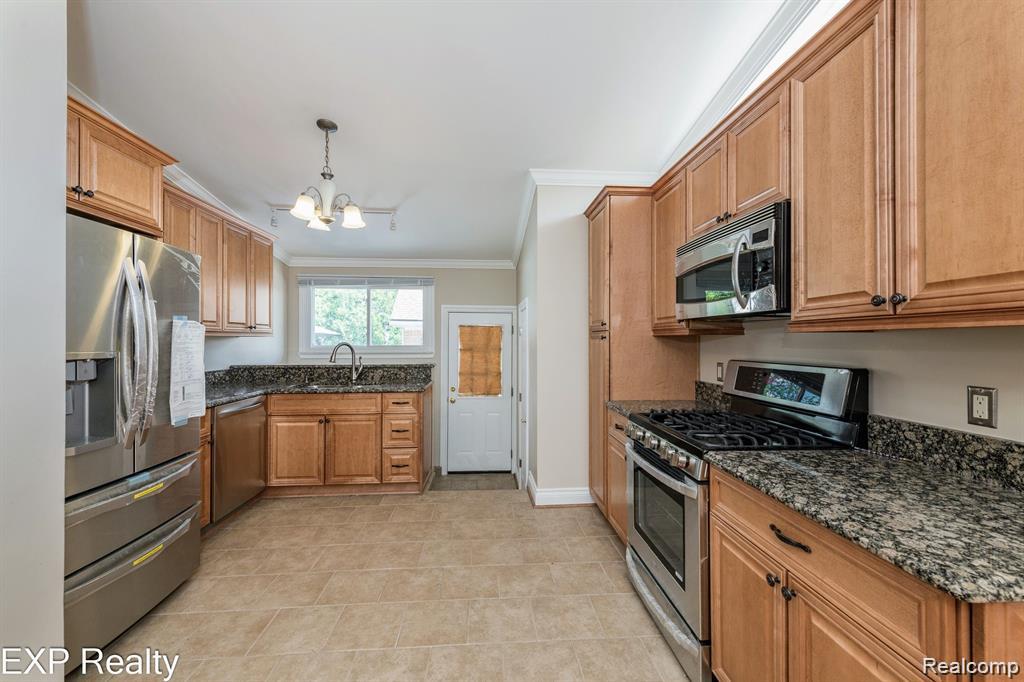 26616 ROUGE RIVER Drive, Dearborn Heights, MI 48127 — Photo 8