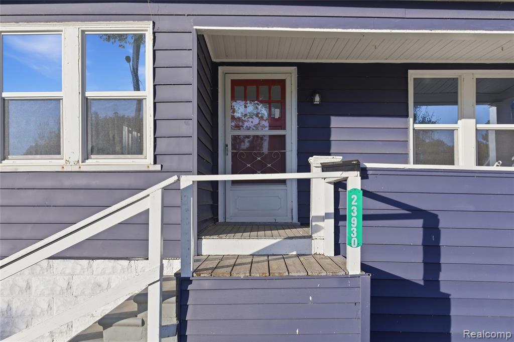 23930 Elmira Street, Saint Clair Shores, MI 48082