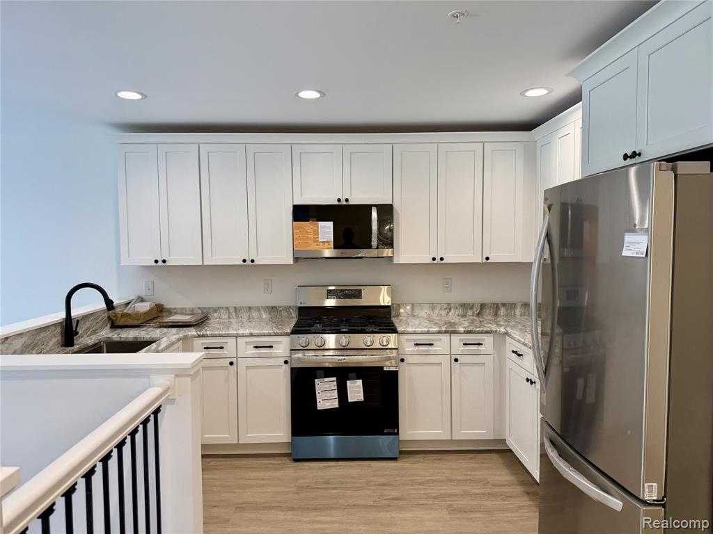 435 Village Drive, Walled Lake, MI 48390 — Photo 10