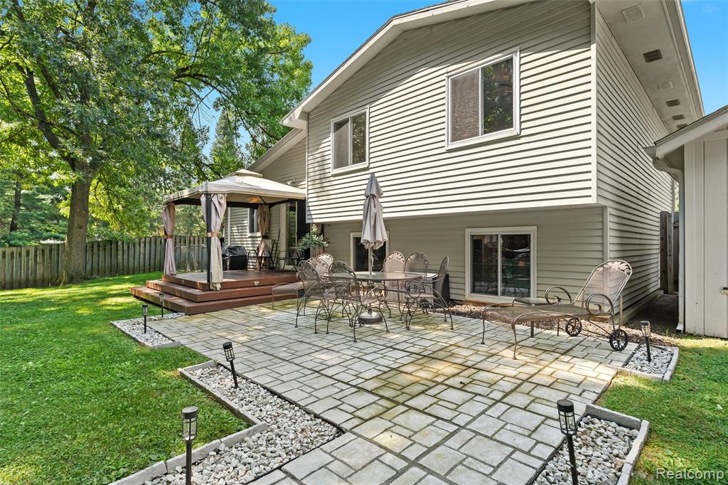 9438 Waite Drive, Fenton, MI 48430 — Photo 26