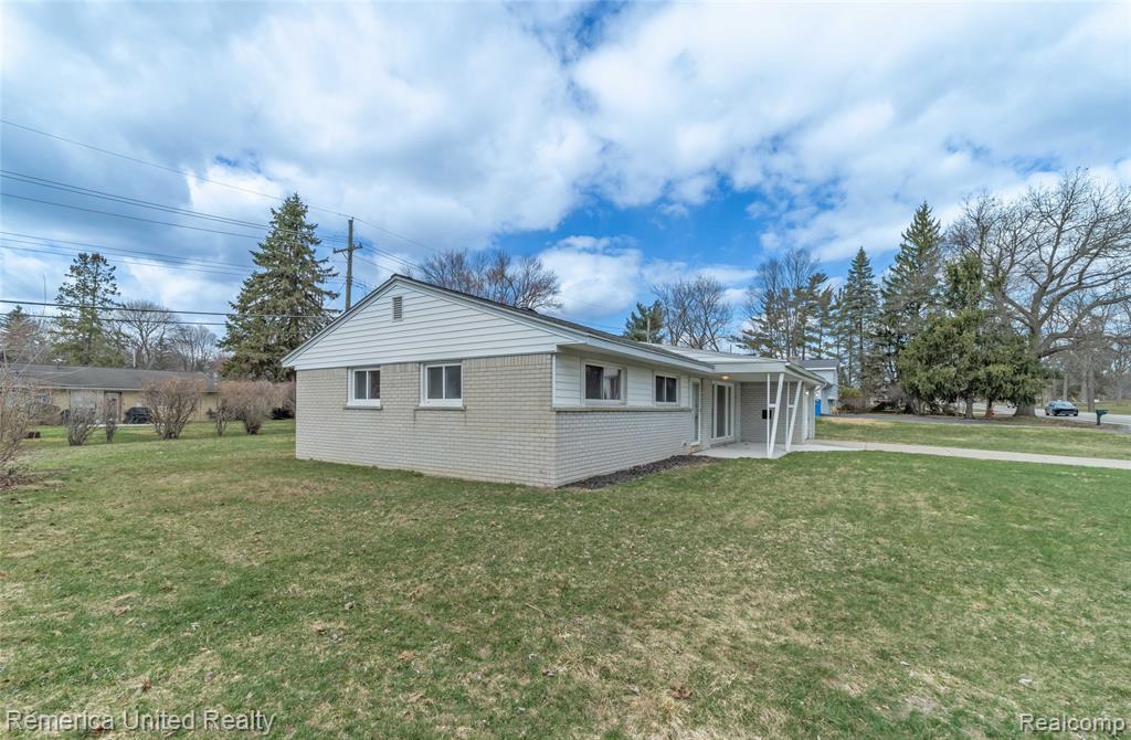 945 N Commerce Road, Commerce Twp, MI 48382 — Photo 49