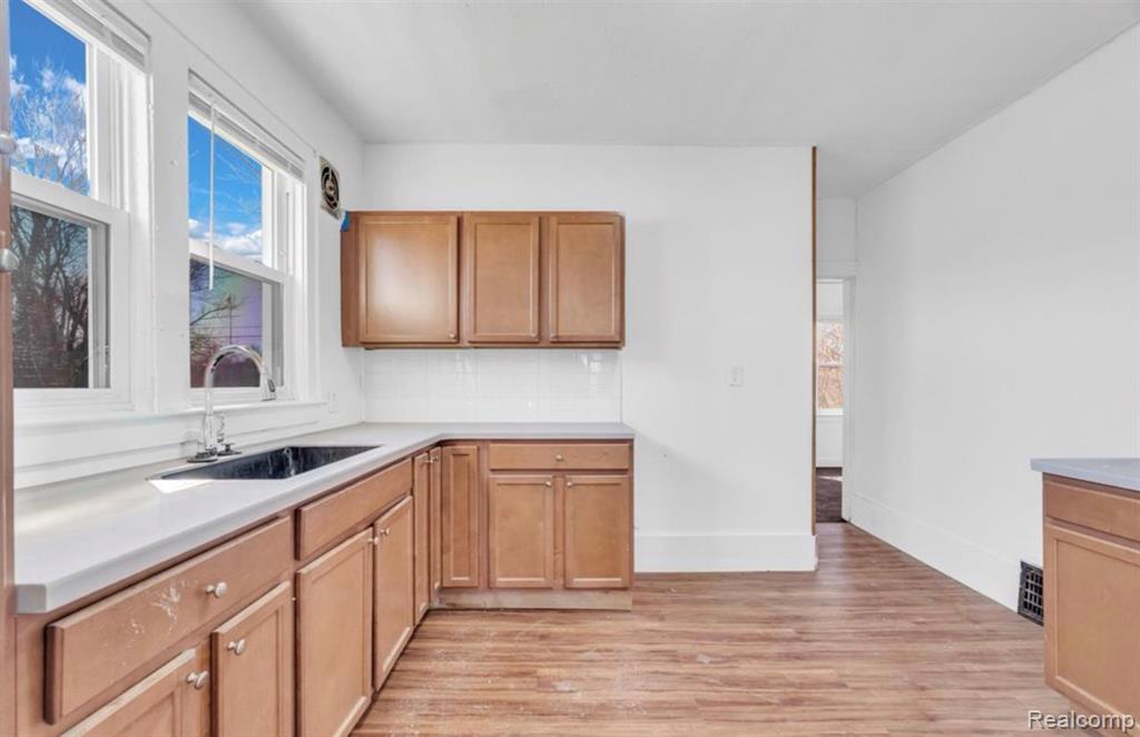 5573 Montclair Street, Detroit, MI 48213 — Photo 10