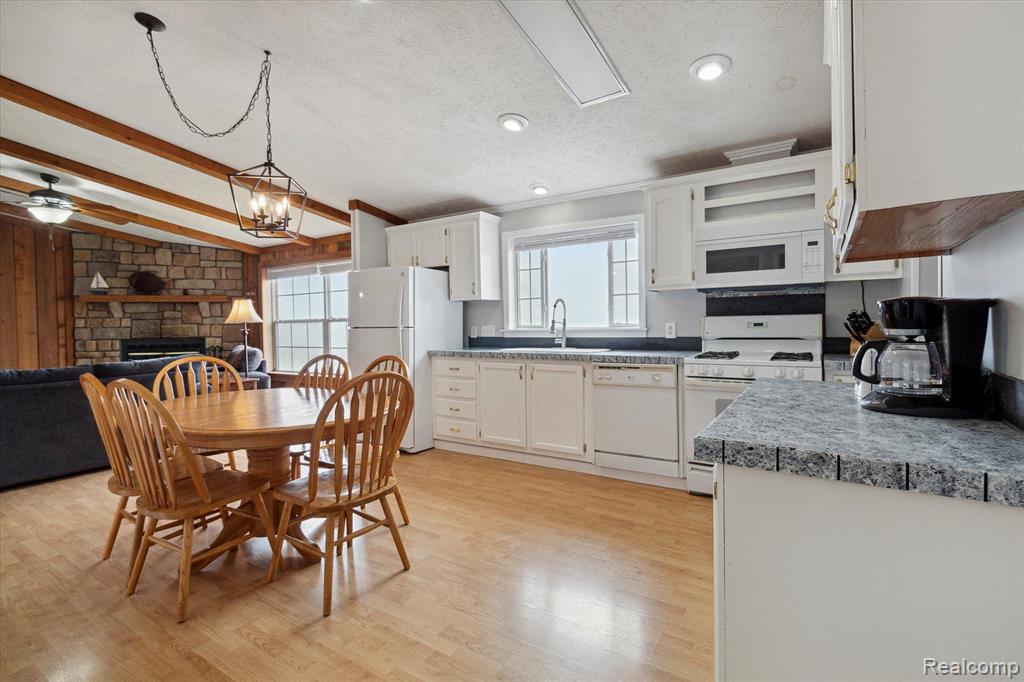1515 LAKESIDE Drive, Harbor Beach, MI 48441 — Photo 12