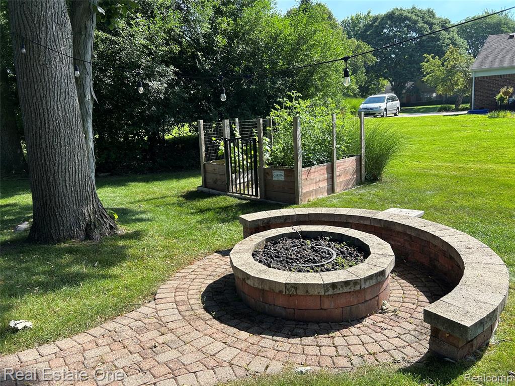 5963 Barnstable Court, West Bloomfield, MI — Photo 34
