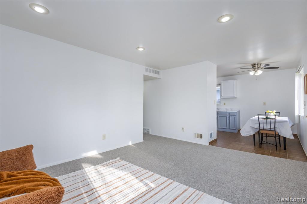 877 KETTERING Avenue, Pontiac, MI 48340 — Photo 6