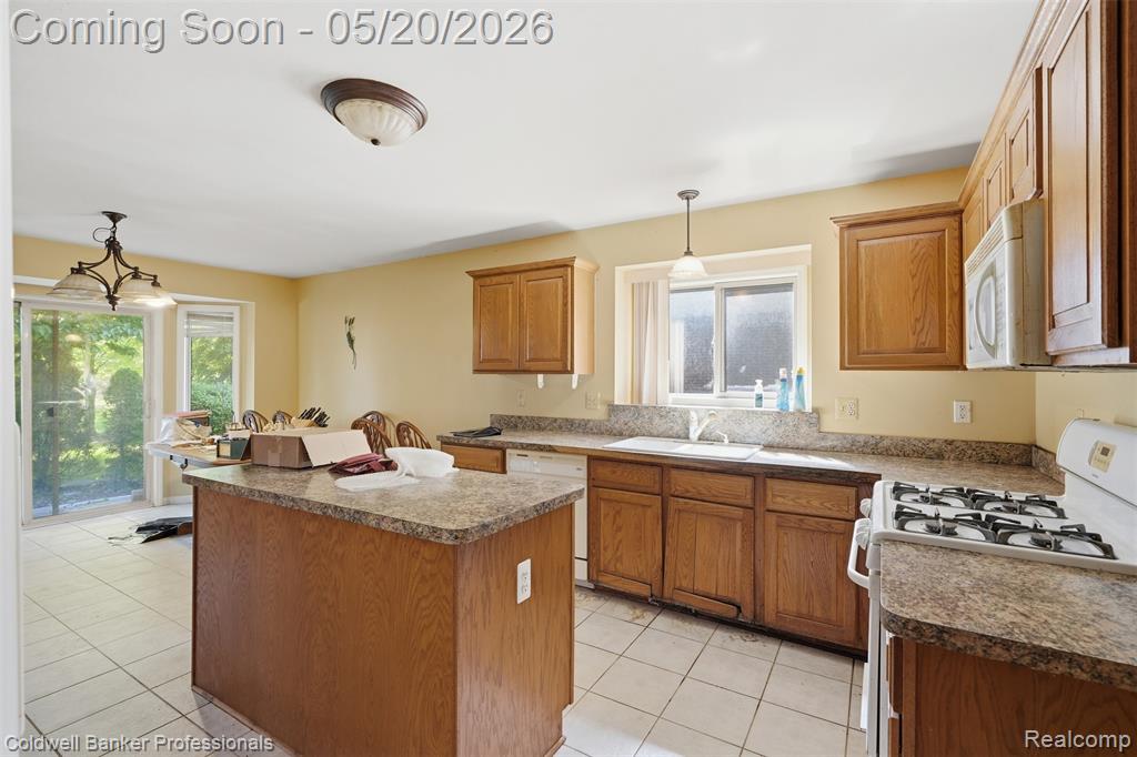 21527 N Tangel Drive E, Macomb, MI 48044 — Photo 9