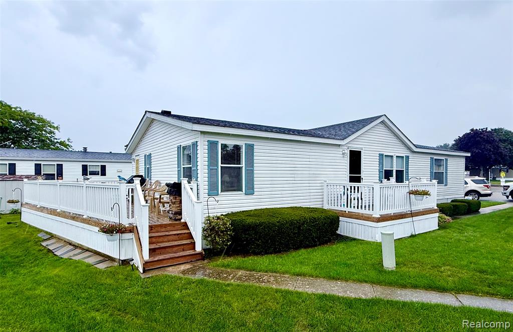 104 Shoreline Dr E, Port Sanilac, MI 48469 — front exterior