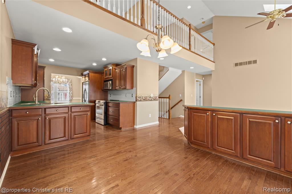 6166 Natures Cove, Grand Blanc, MI 48439 — Photo 8