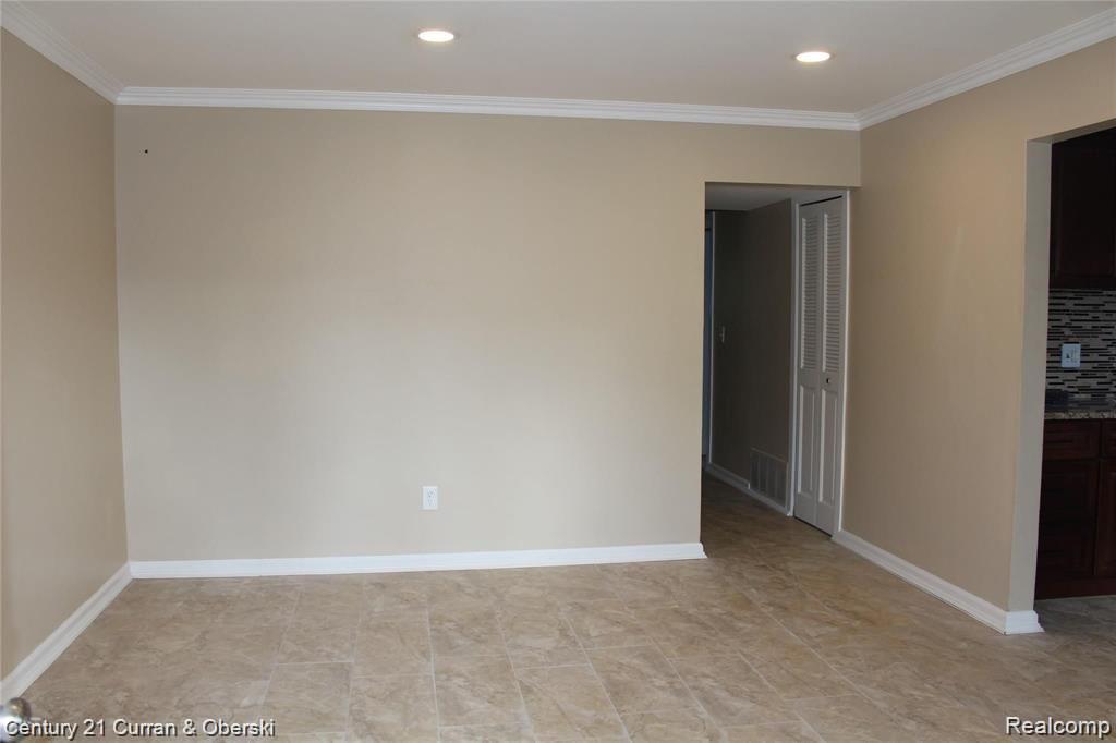 6198 MAYBURN Street, Dearborn Heights, MI, 48127