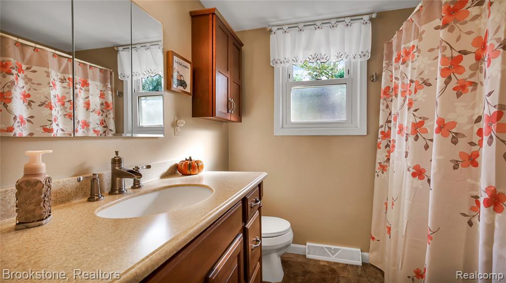 410 N Lester Street, Capac, MI 48014 — Photo 15