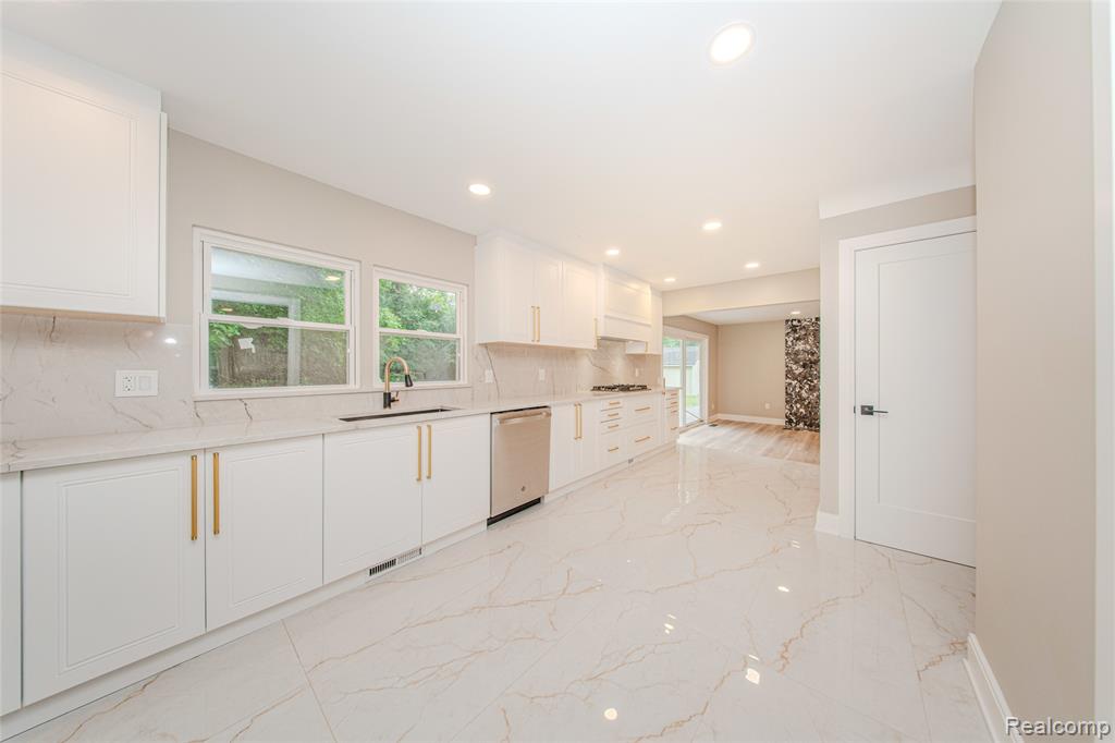 21993 Riverview Drive, Beverly Hills, MI 48025 — Photo 31