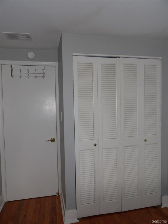7315 COLONY Drive, West Bloomfield, MI 48323 — Photo 13