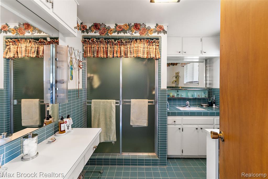 4848 Willow Lane, Orchard Lake Village, MI 48324 — Photo 17