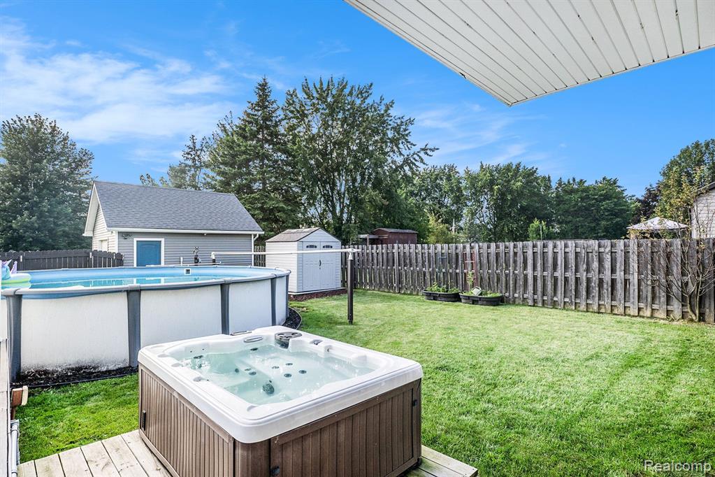 6084 Chatham Court, Grand Blanc, MI 48439 — Photo 43
