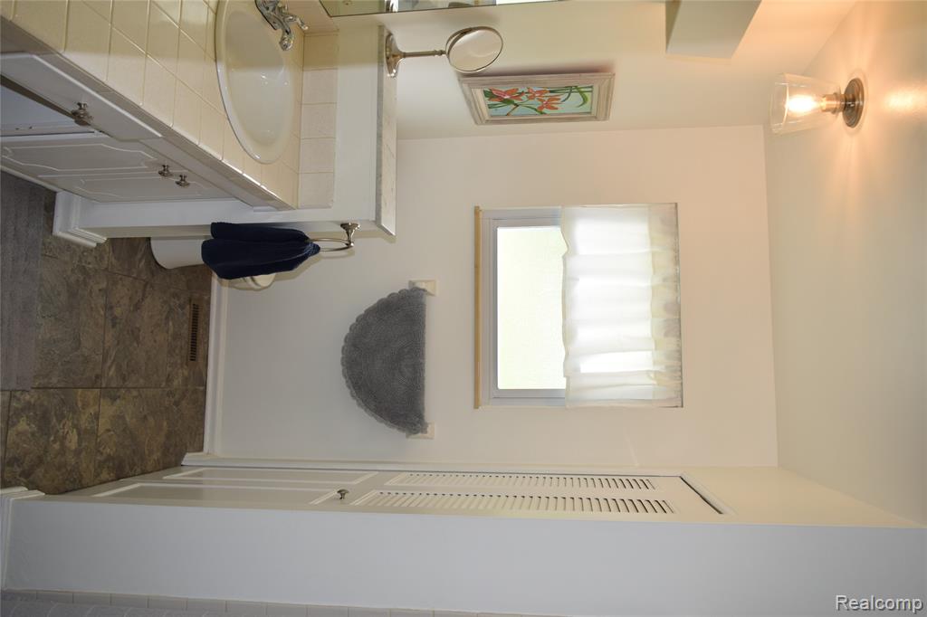 6009 Lancaster Drive, Flint, MI 48532 — Photo 24